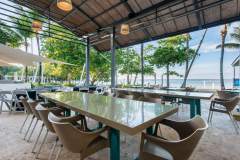 ergos-restaurant-beach-view-table